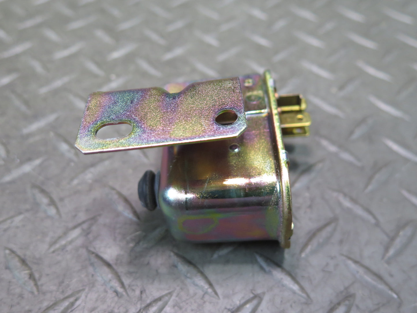 84-89 Nissan Z31 300ZX A/C Compressor Hold Relay 2523001P00 OEM