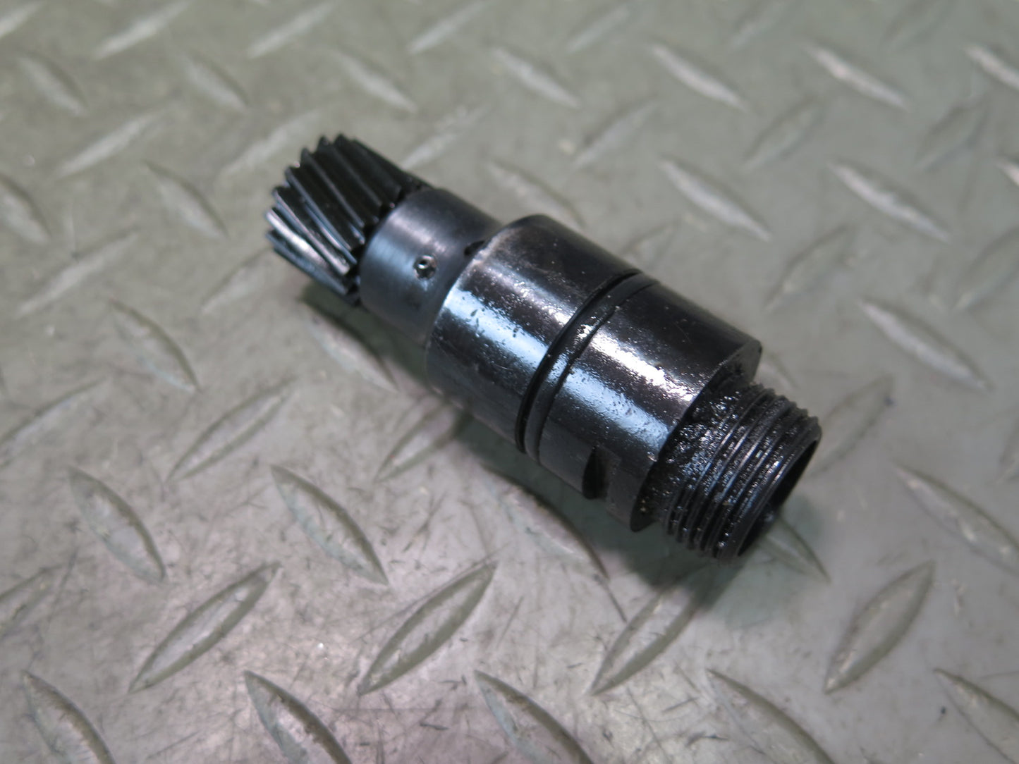 81-83 Datsun 280ZX S130 NA Speedometer Pinion Drive Gear 17 Teeth OEM