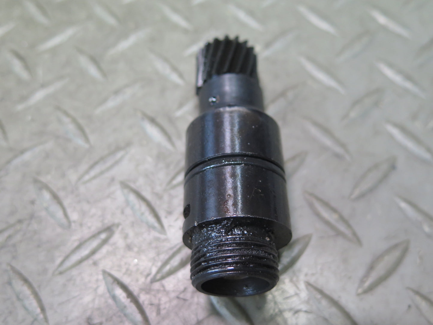 81-83 Datsun 280ZX S130 NA Speedometer Pinion Drive Gear 17 Teeth OEM