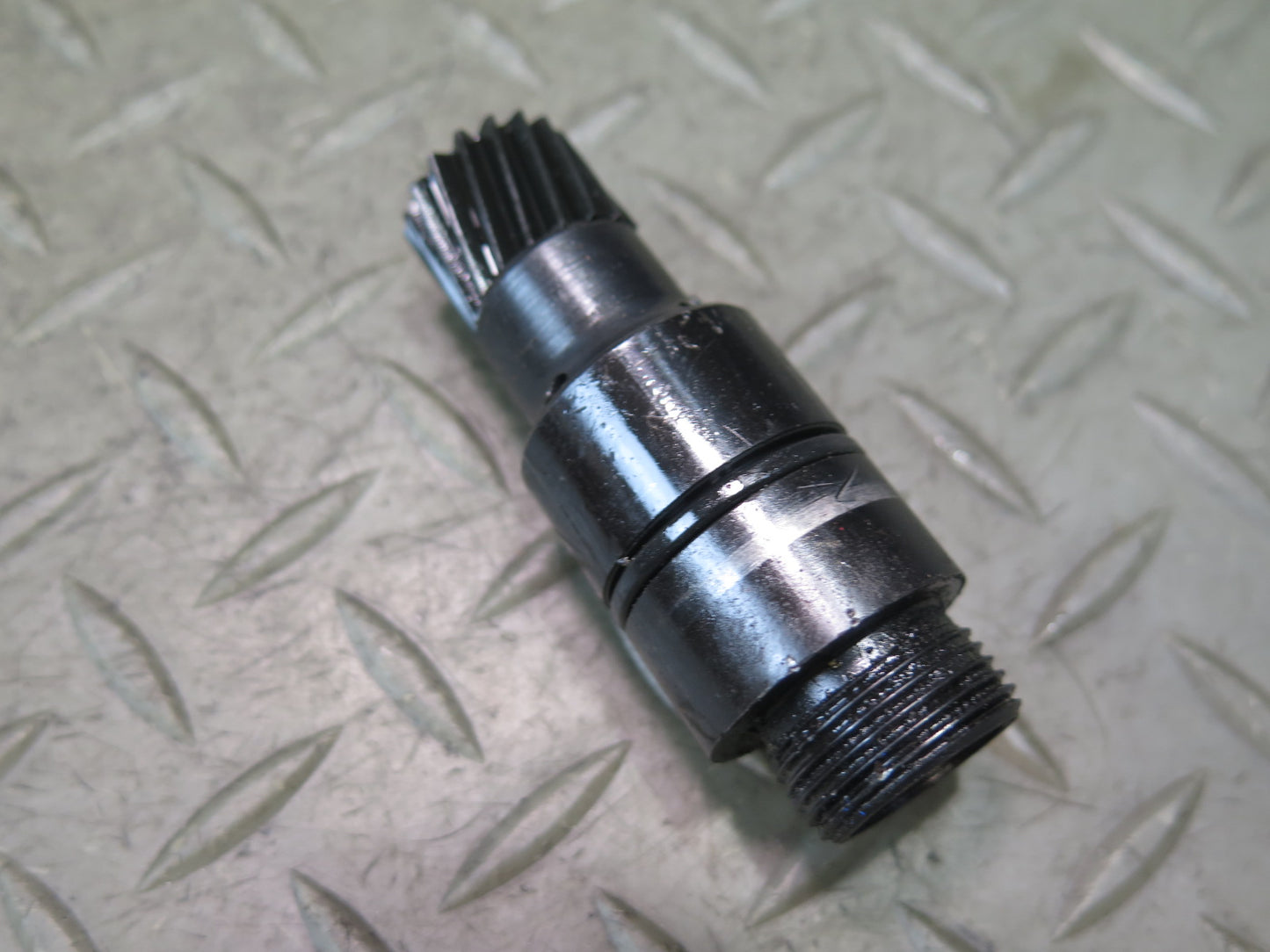 81-83 Datsun 280ZX S130 NA Speedometer Pinion Drive Gear 17 Teeth OEM