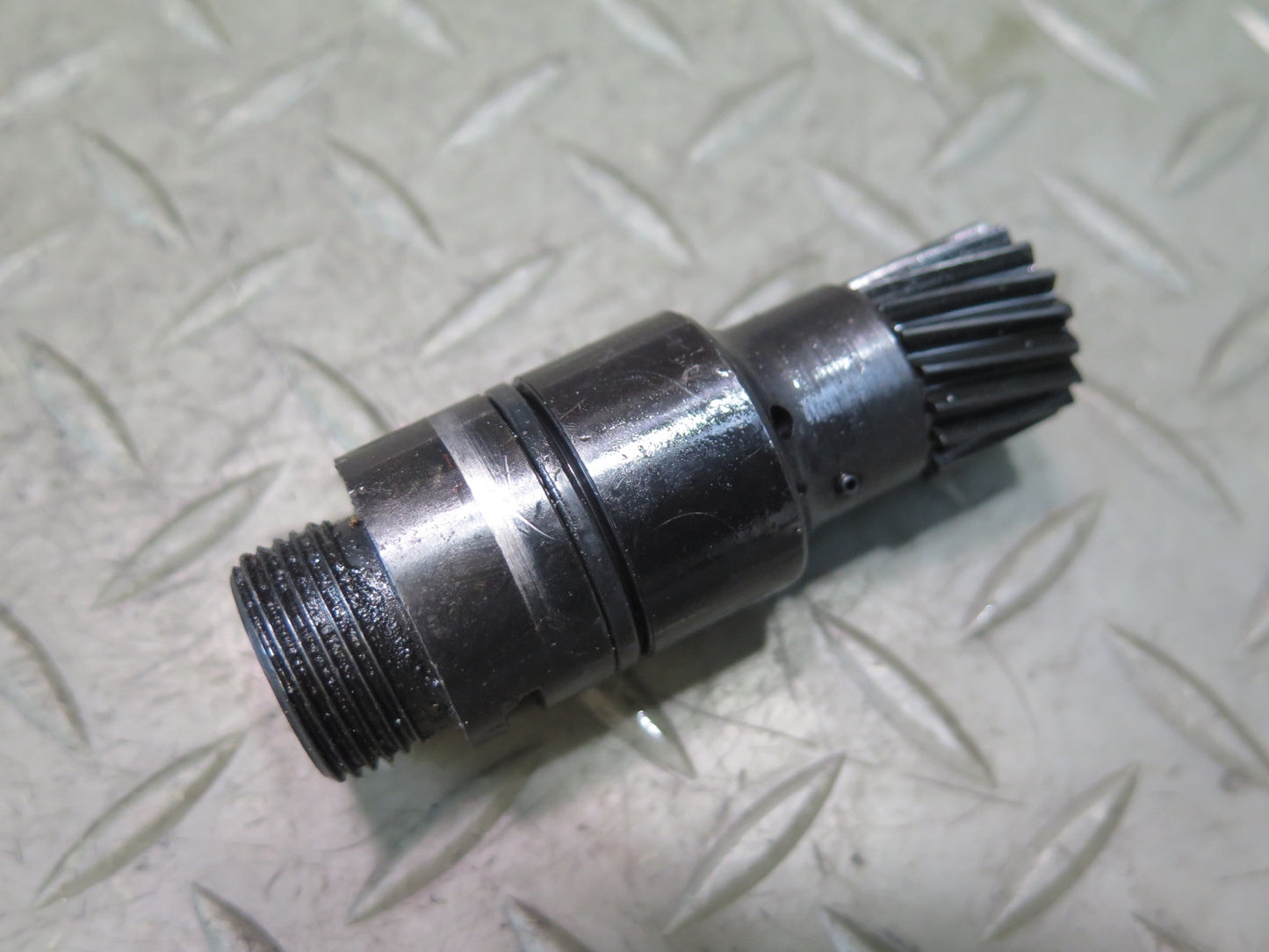 81-83 Datsun 280ZX S130 NA Speedometer Pinion Drive Gear 17 Teeth OEM