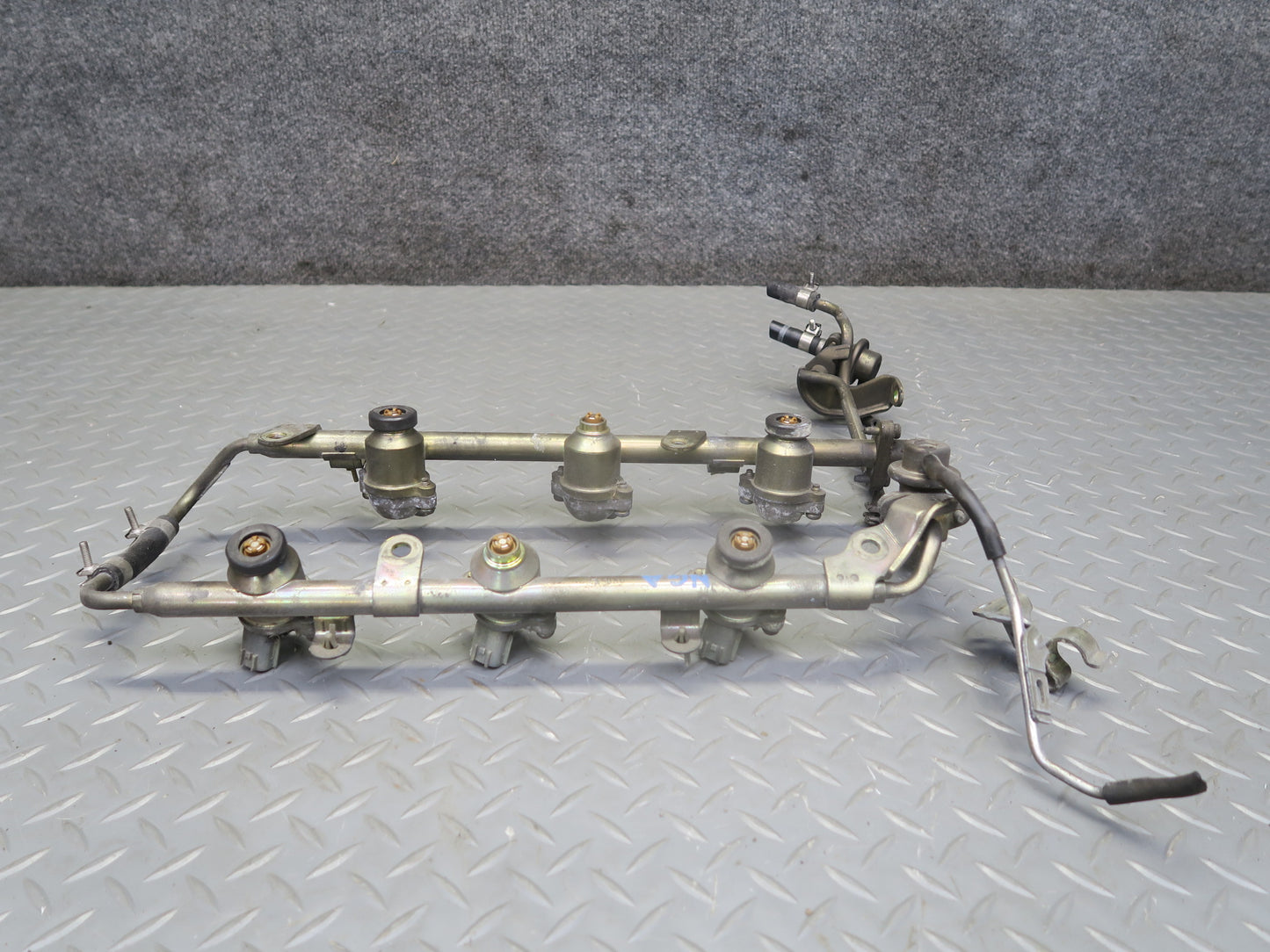 95-97 Nissan Gloria VQ30DET Turbo Fuel Rail Injector Set w Hose Assembly OEM