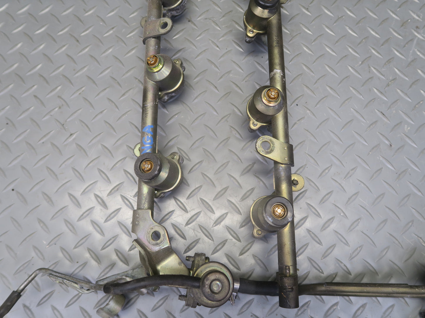 95-97 Nissan Gloria VQ30DET Turbo Fuel Rail Injector Set w Hose Assembly OEM