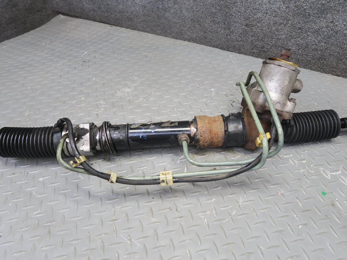 81-83 Datsun Nissan 280ZX S130 Power Steering Gear Rack w Pipe Line Assy OEM