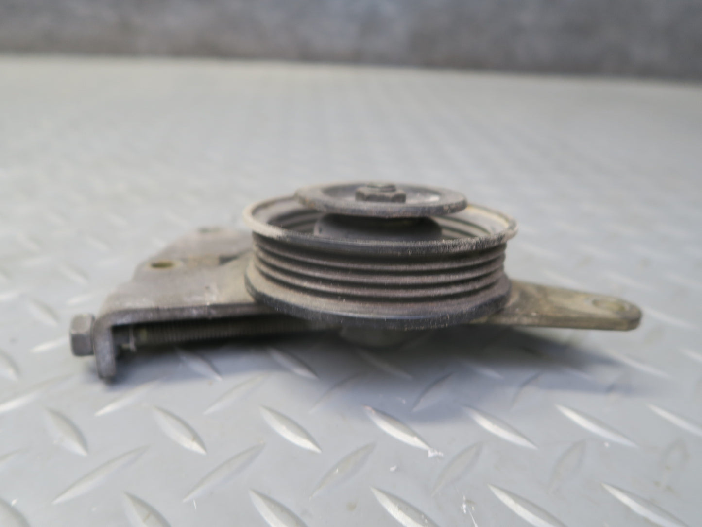95-97 Nissan Gloria VQ30DET Crankshaft & Water Pump Pulley w Tensioner Set OEM