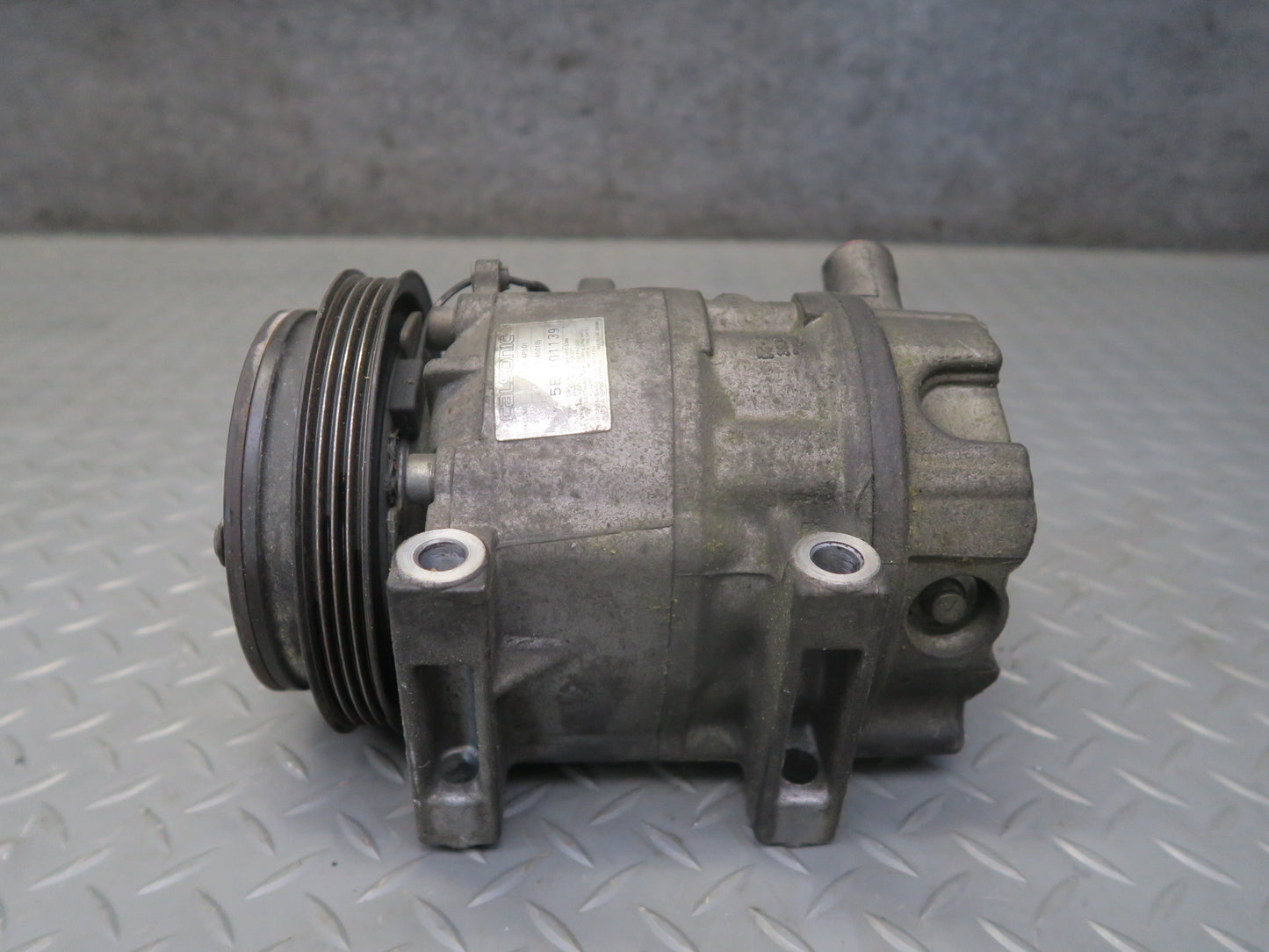 95-97 Nissan Gloria 3.0L A/C Air Conditioning Compressor OEM
