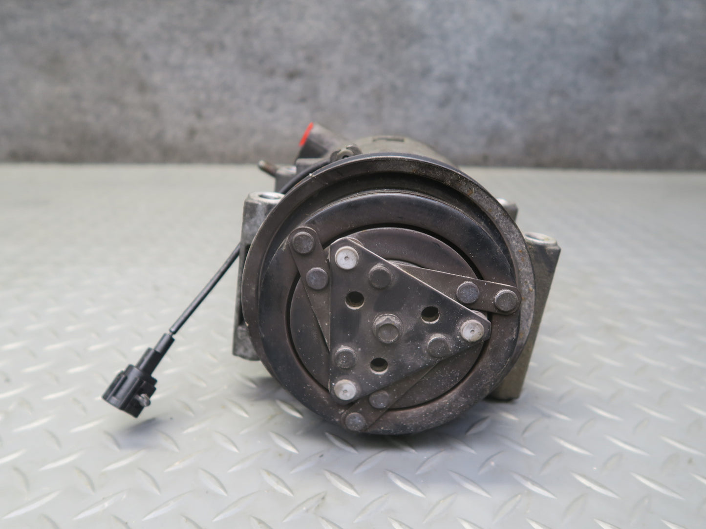 95-97 Nissan Gloria 3.0L A/C Air Conditioning Compressor OEM