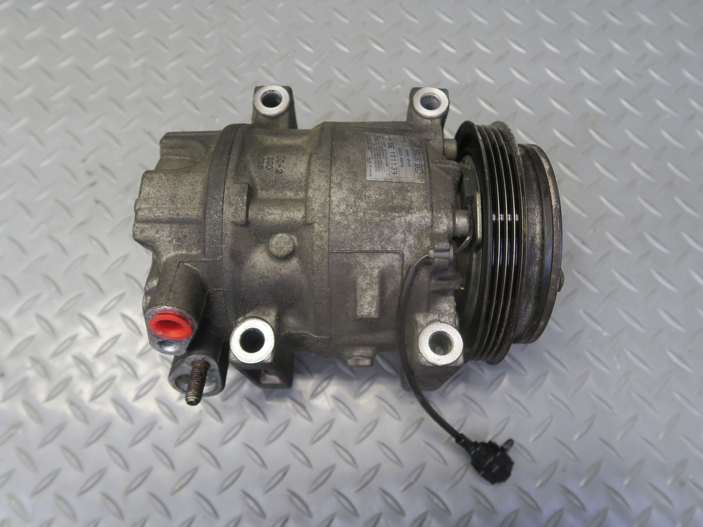 95-97 Nissan Gloria 3.0L A/C Air Conditioning Compressor OEM