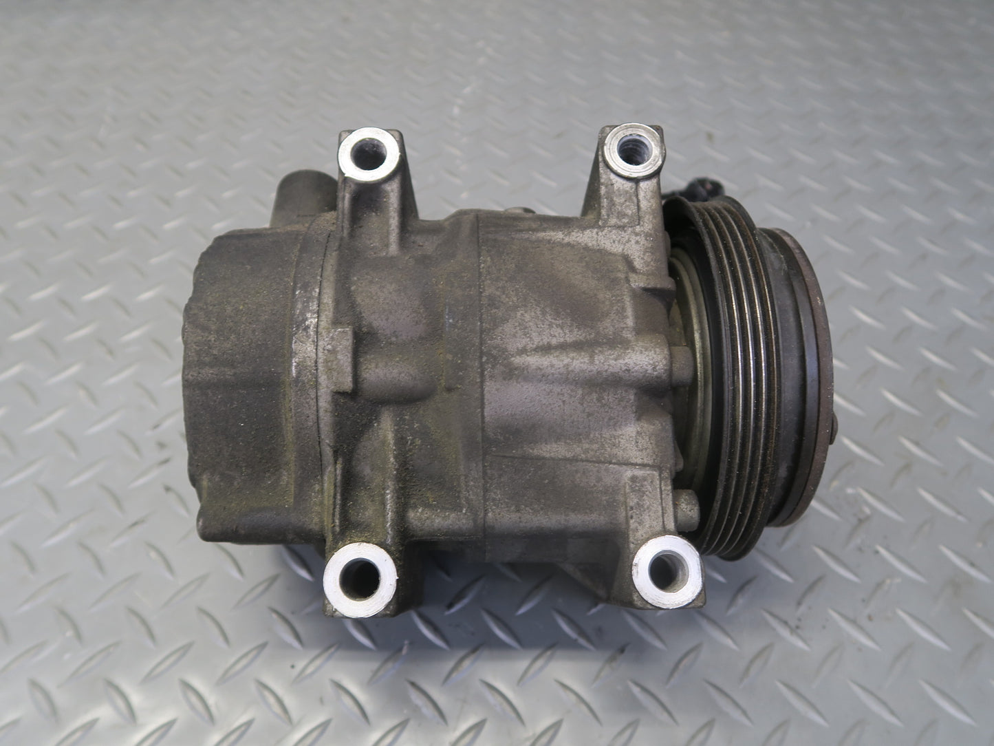 95-97 Nissan Gloria 3.0L A/C Air Conditioning Compressor OEM