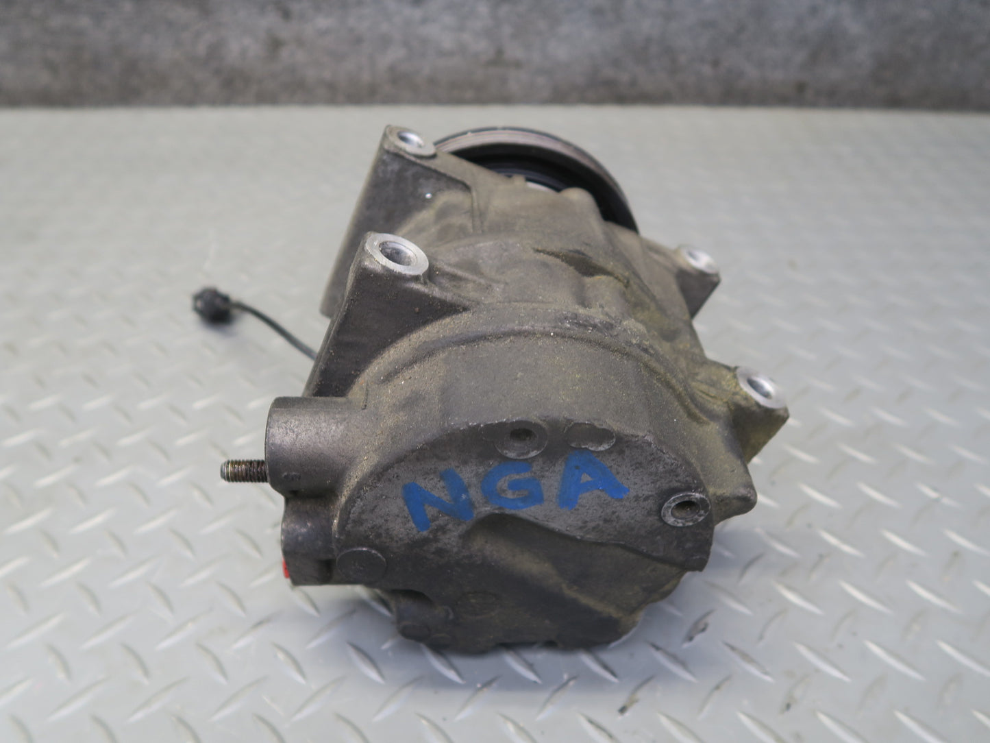 95-97 Nissan Gloria 3.0L A/C Air Conditioning Compressor OEM