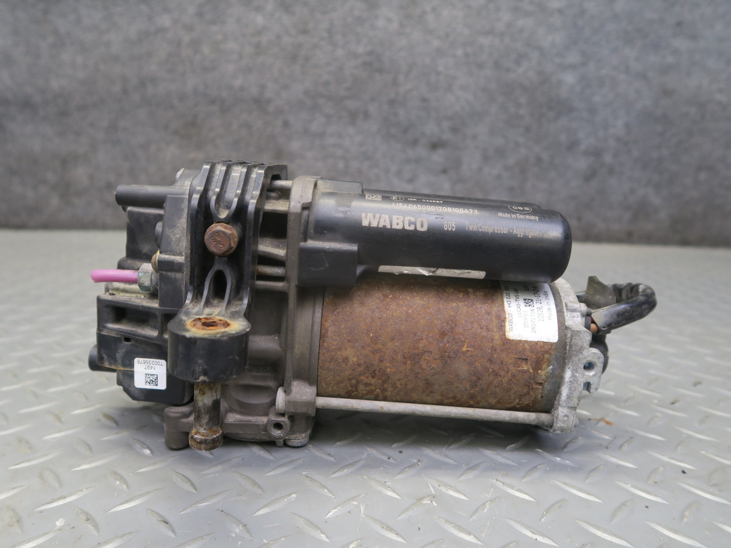 2016-2019 Tesla Model S 75D Air Suspension Compressor Pump