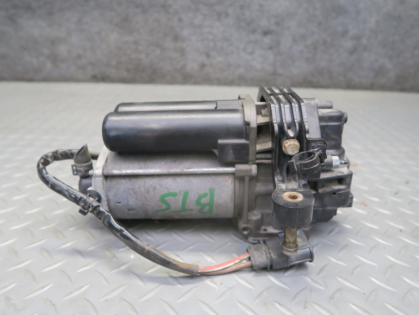 2016-2019 Tesla Model S 75D Air Suspension Compressor Pump