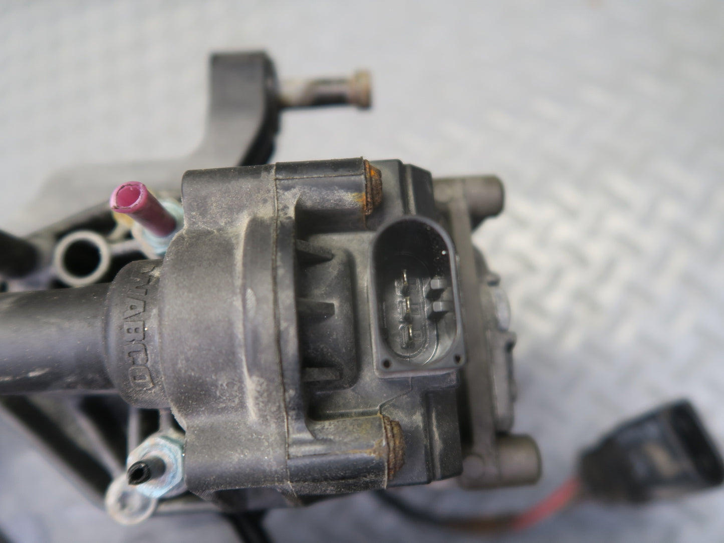 2016-2019 Tesla Model S 75D Air Suspension Compressor Pump
