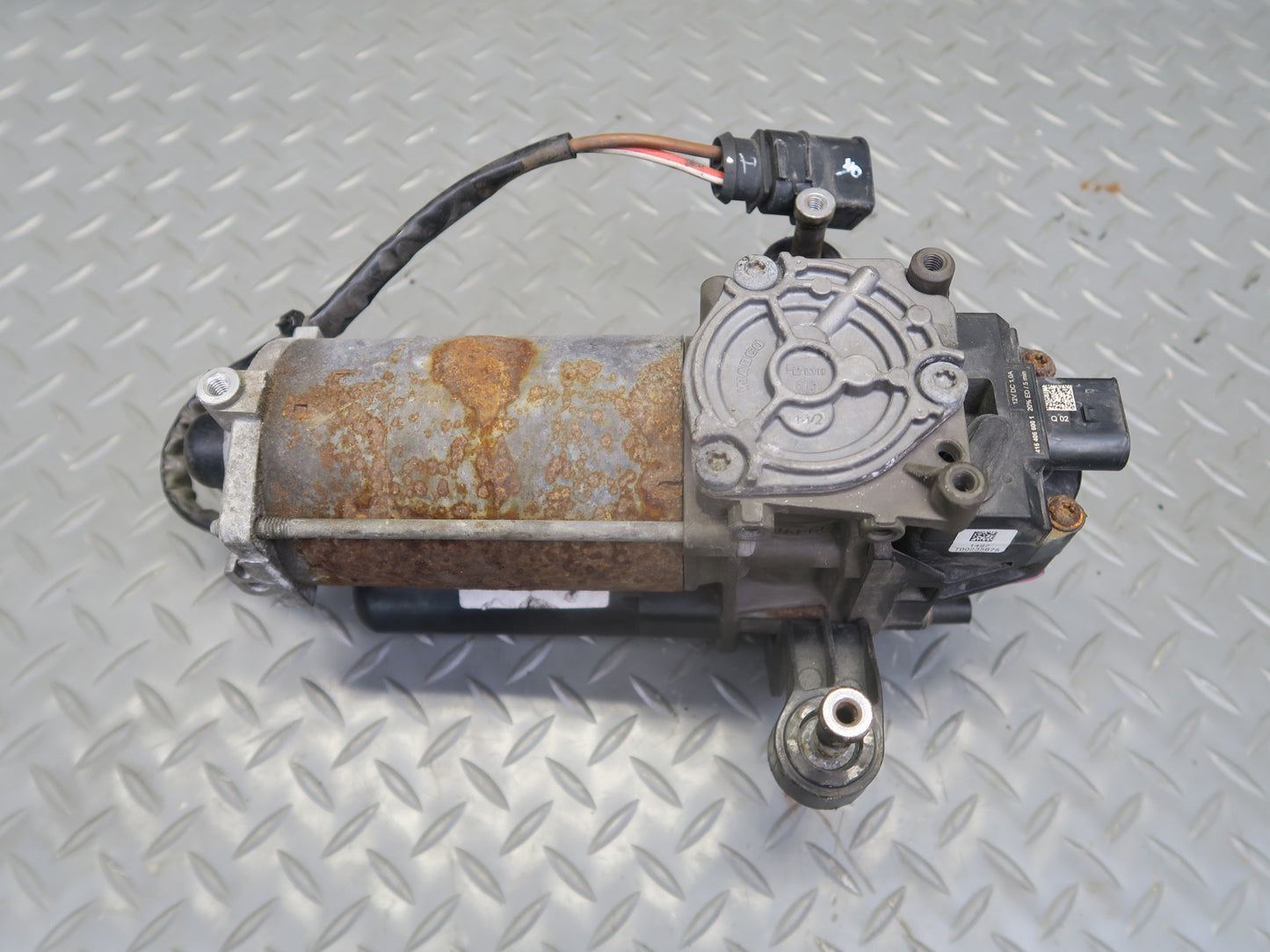 2016-2019 Tesla Model S 75D Air Suspension Compressor Pump