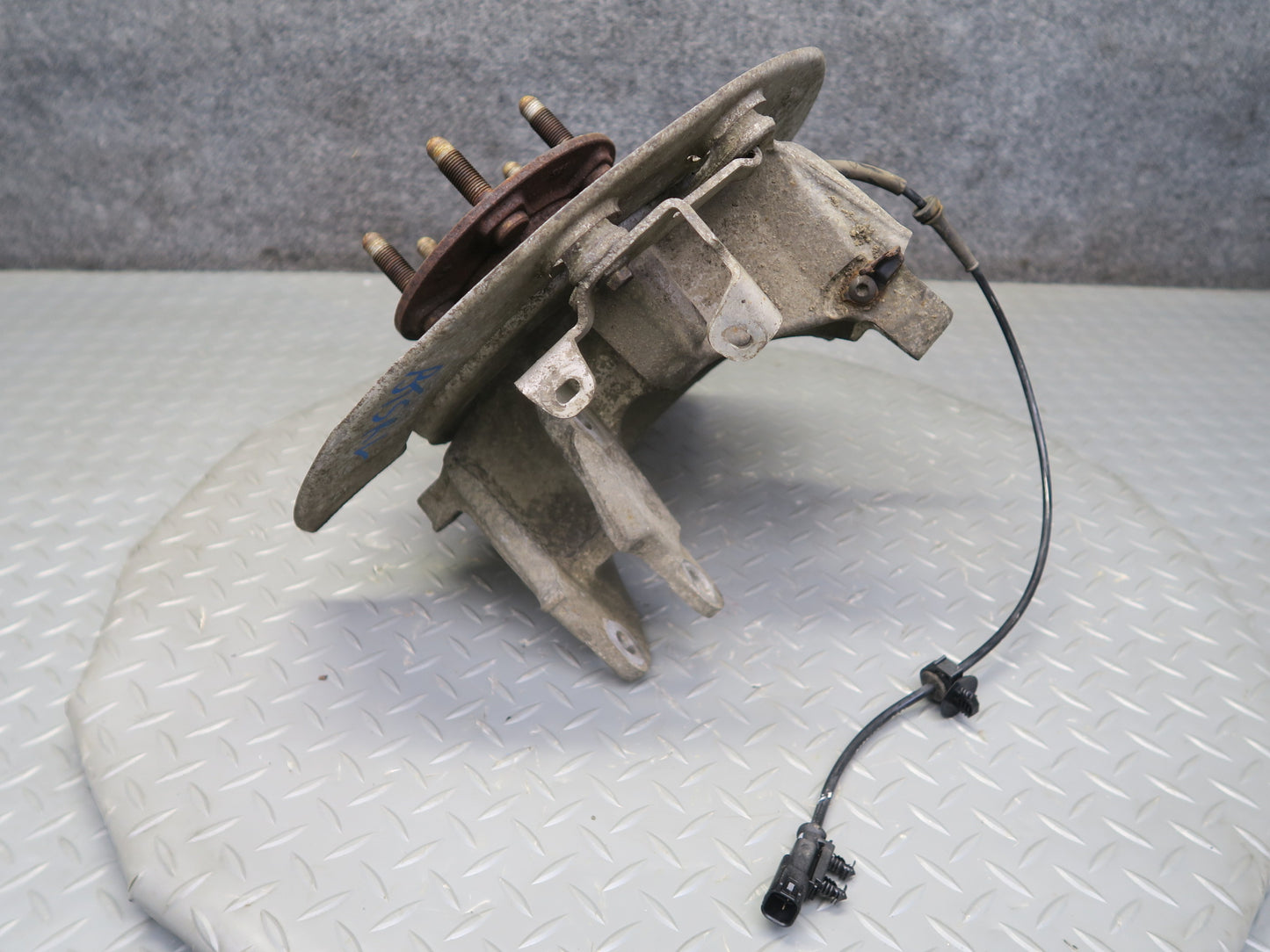 2016-2019 Tesla Model S 75D AWD Rear Left Driver Side Spindle Knuckle Wheel Hub