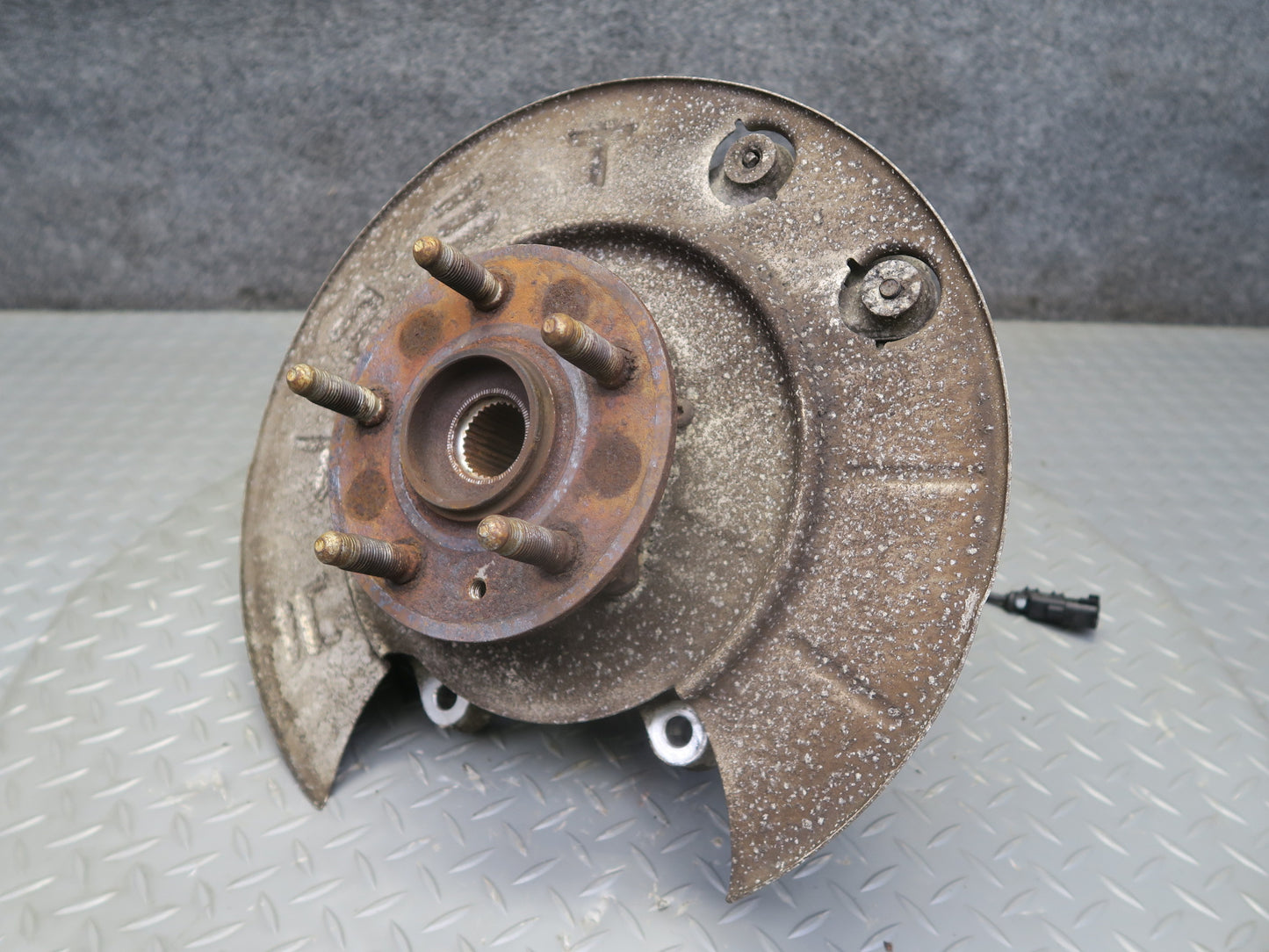 2016-2019 Tesla Model S 75D AWD Rear Left Driver Side Spindle Knuckle Wheel Hub