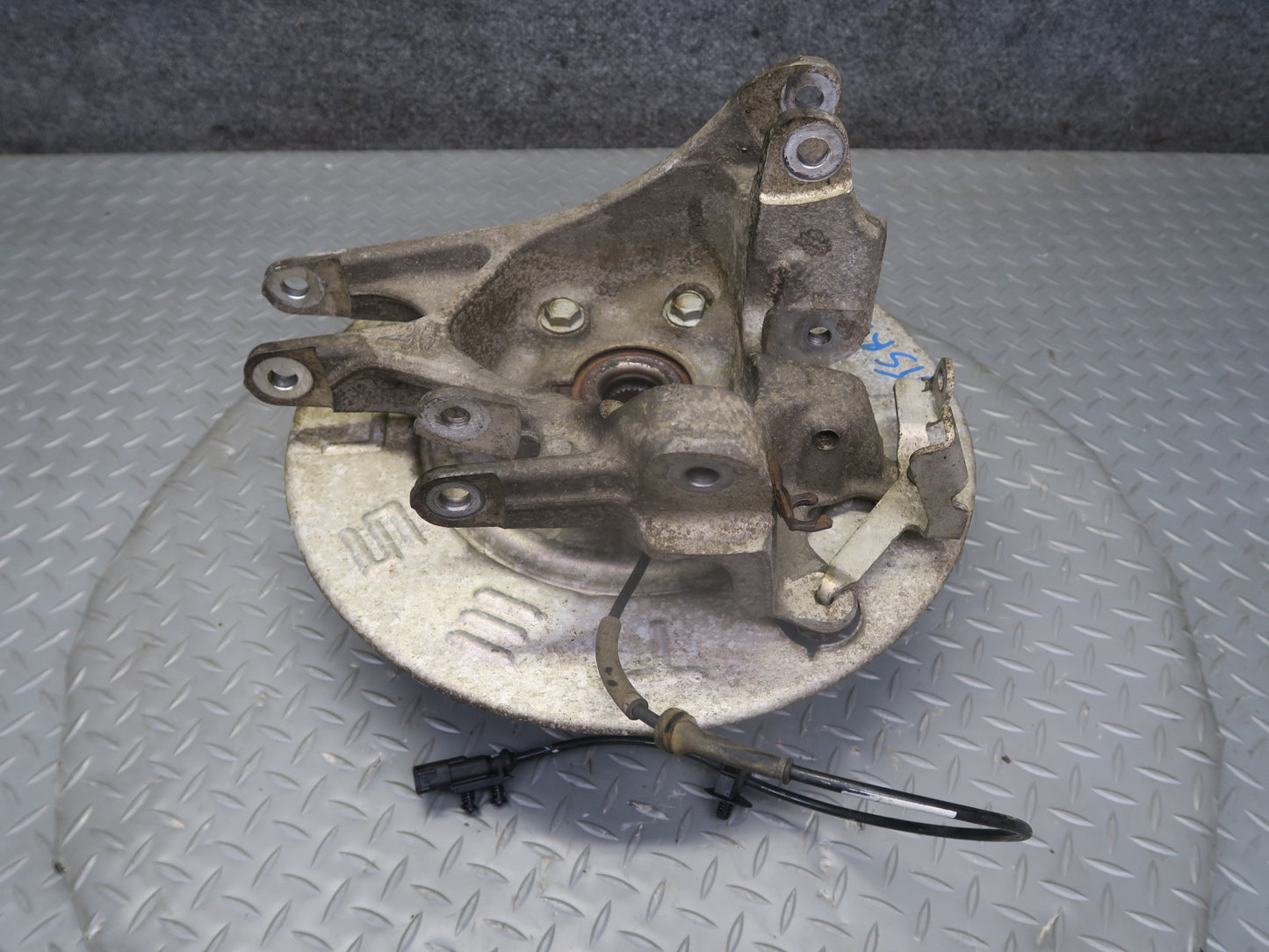2016-2019 Tesla Model S 75D AWD Rear Left Driver Side Spindle Knuckle Wheel Hub