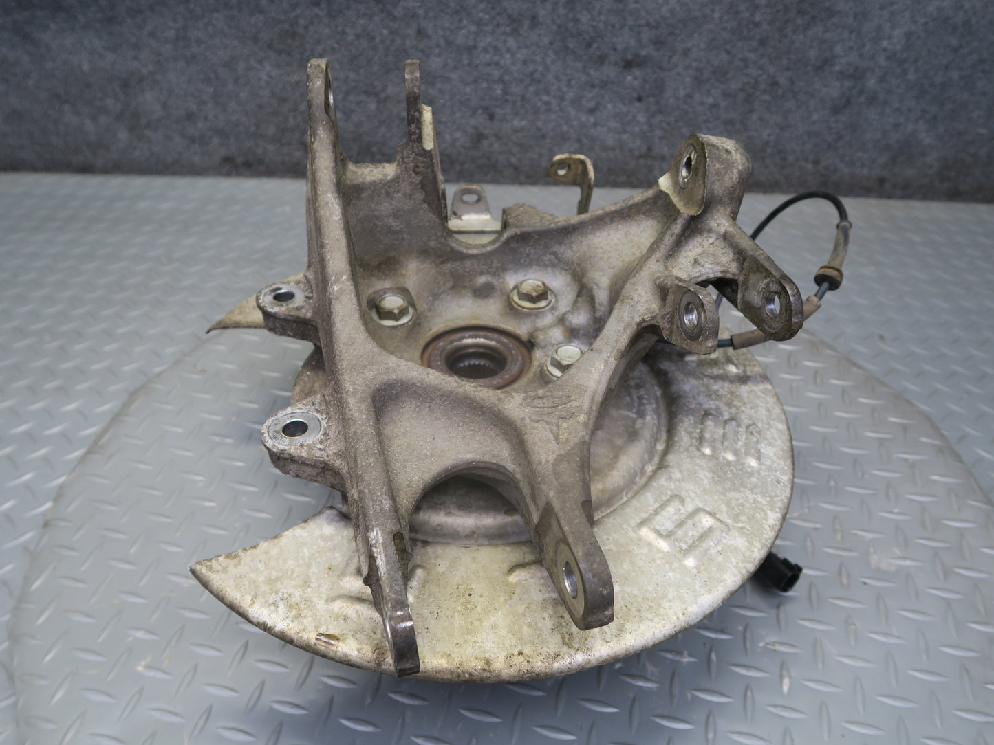 2016-2019 Tesla Model S 75D AWD Rear Left Driver Side Spindle Knuckle Wheel Hub
