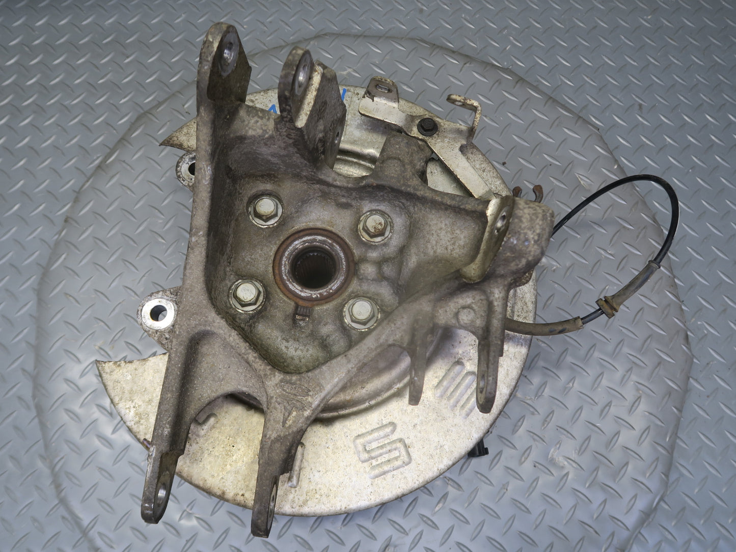 2016-2019 Tesla Model S 75D AWD Rear Left Driver Side Spindle Knuckle Wheel Hub