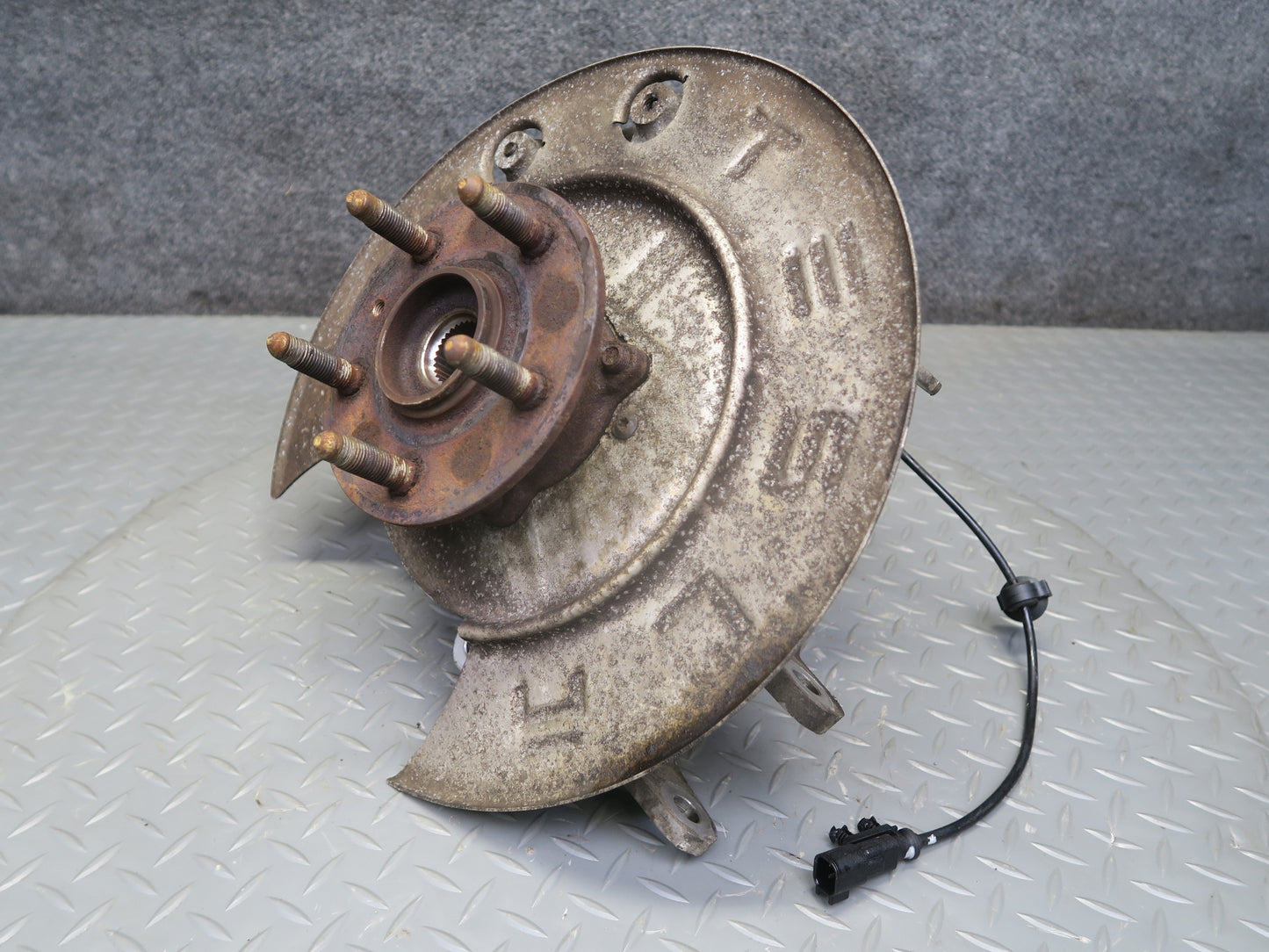2016-2019 Tesla Model S 75D AWD Rear Right Pass Side Spindle Knuckle Wheel Hub