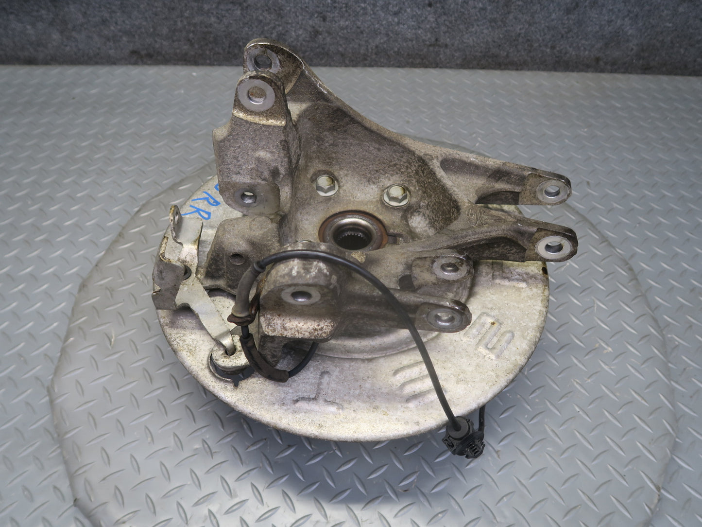2016-2019 Tesla Model S 75D AWD Rear Right Pass Side Spindle Knuckle Wheel Hub