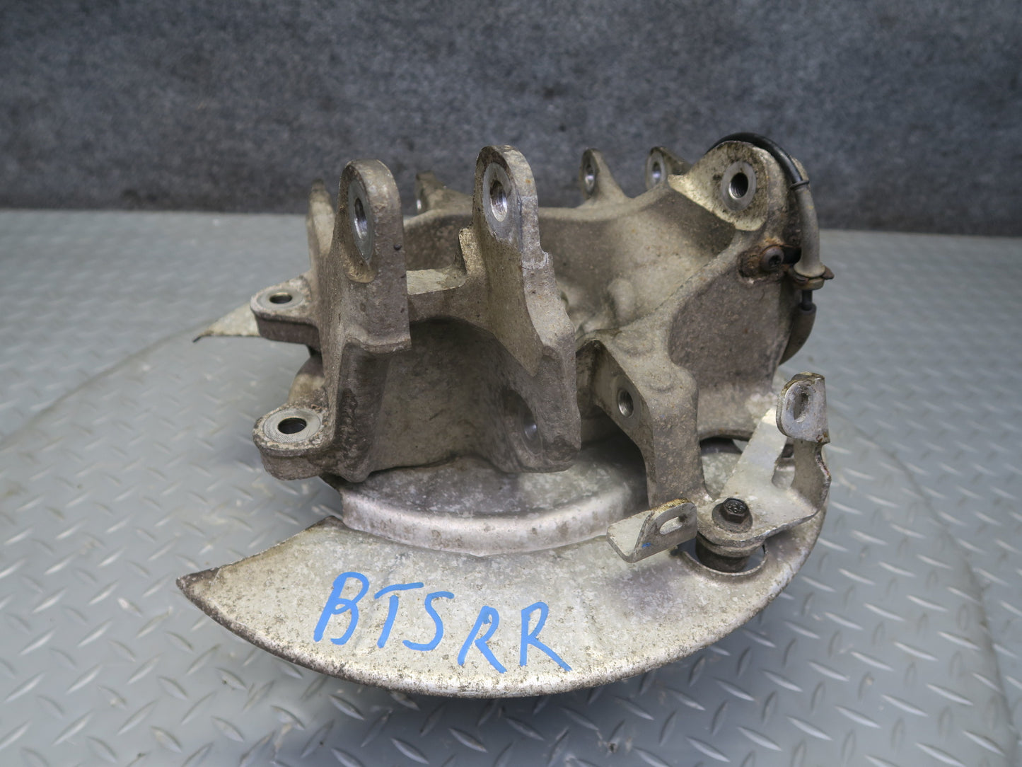 2016-2019 Tesla Model S 75D AWD Rear Right Pass Side Spindle Knuckle Wheel Hub