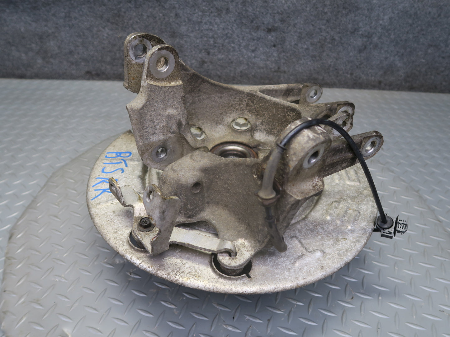 2016-2019 Tesla Model S 75D AWD Rear Right Pass Side Spindle Knuckle Wheel Hub