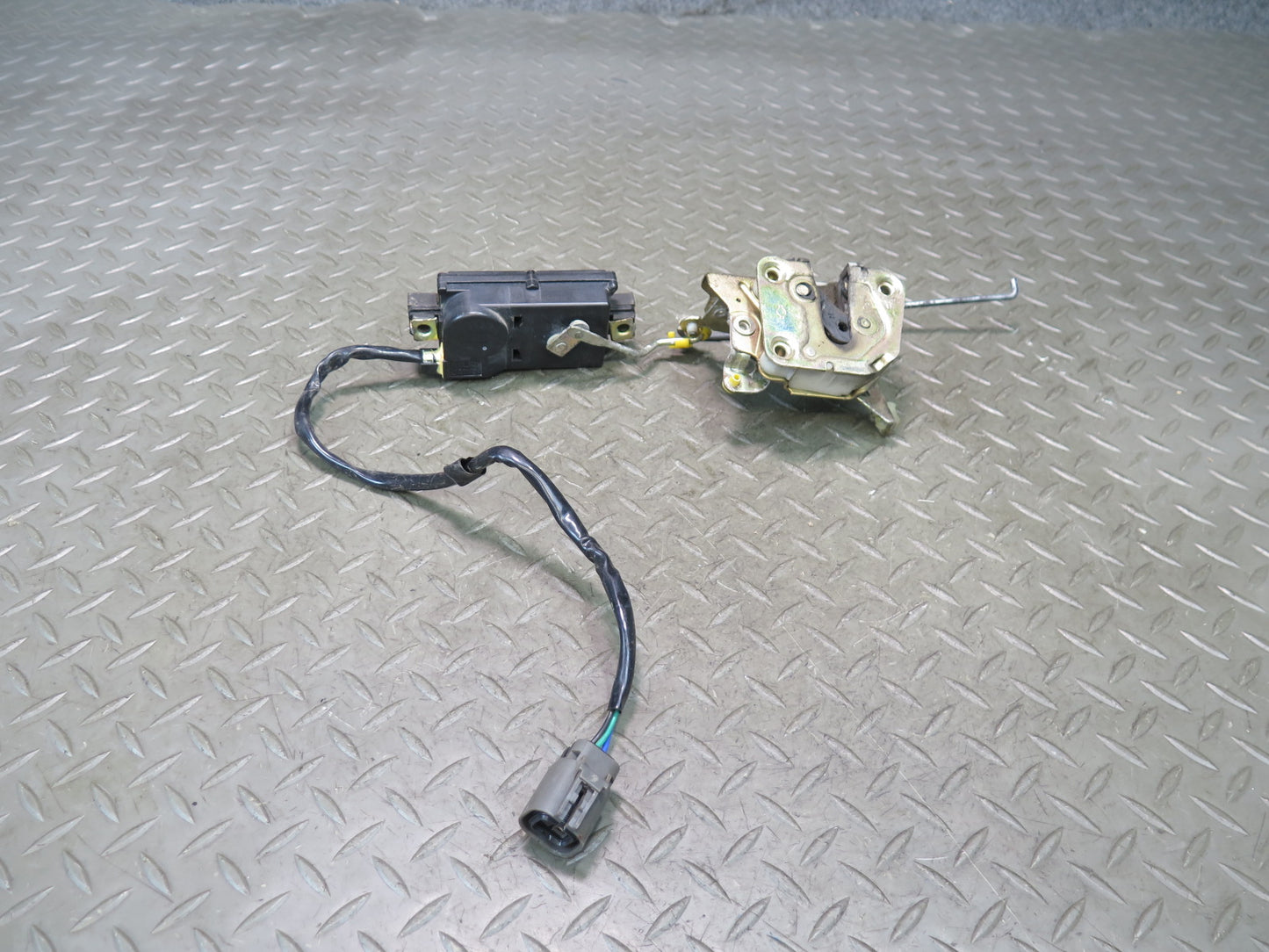 84-89 Nissan Z31 300ZX 2+2 Right Passenger Door Lock Latch Actuator OEM