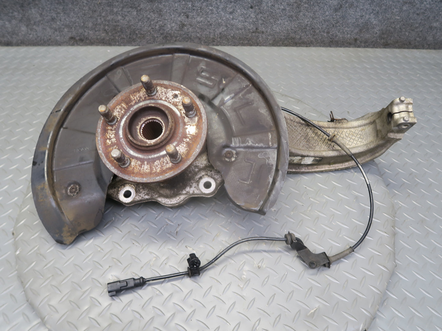 2016-2019 Tesla Model S 75D AWD Front Left Driver Side Spindle Knuckle Wheel Hub