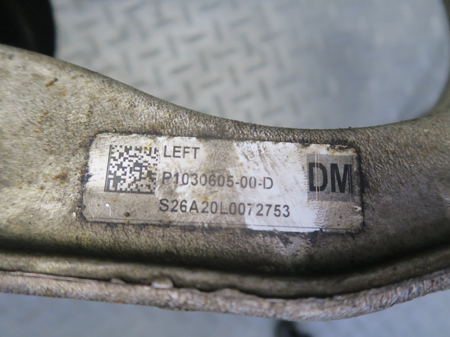 2016-2019 Tesla Model S 75D AWD Front Left Driver Side Spindle Knuckle Wheel Hub