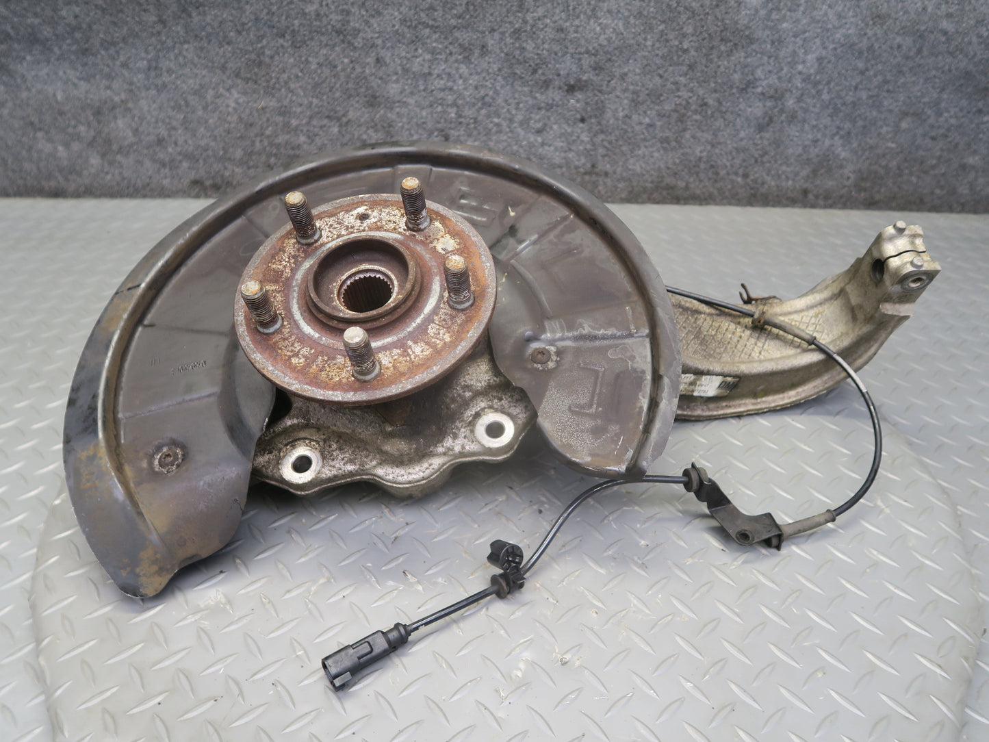 2016-2019 Tesla Model S 75D AWD Front Left Driver Side Spindle Knuckle Wheel Hub