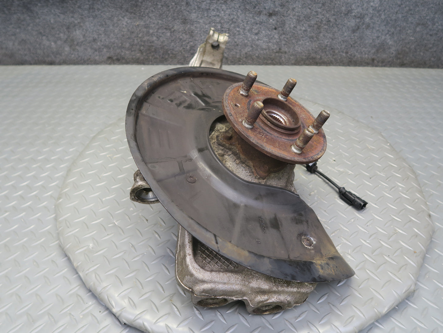 2016-2019 Tesla Model S 75D AWD Front Left Driver Side Spindle Knuckle Wheel Hub