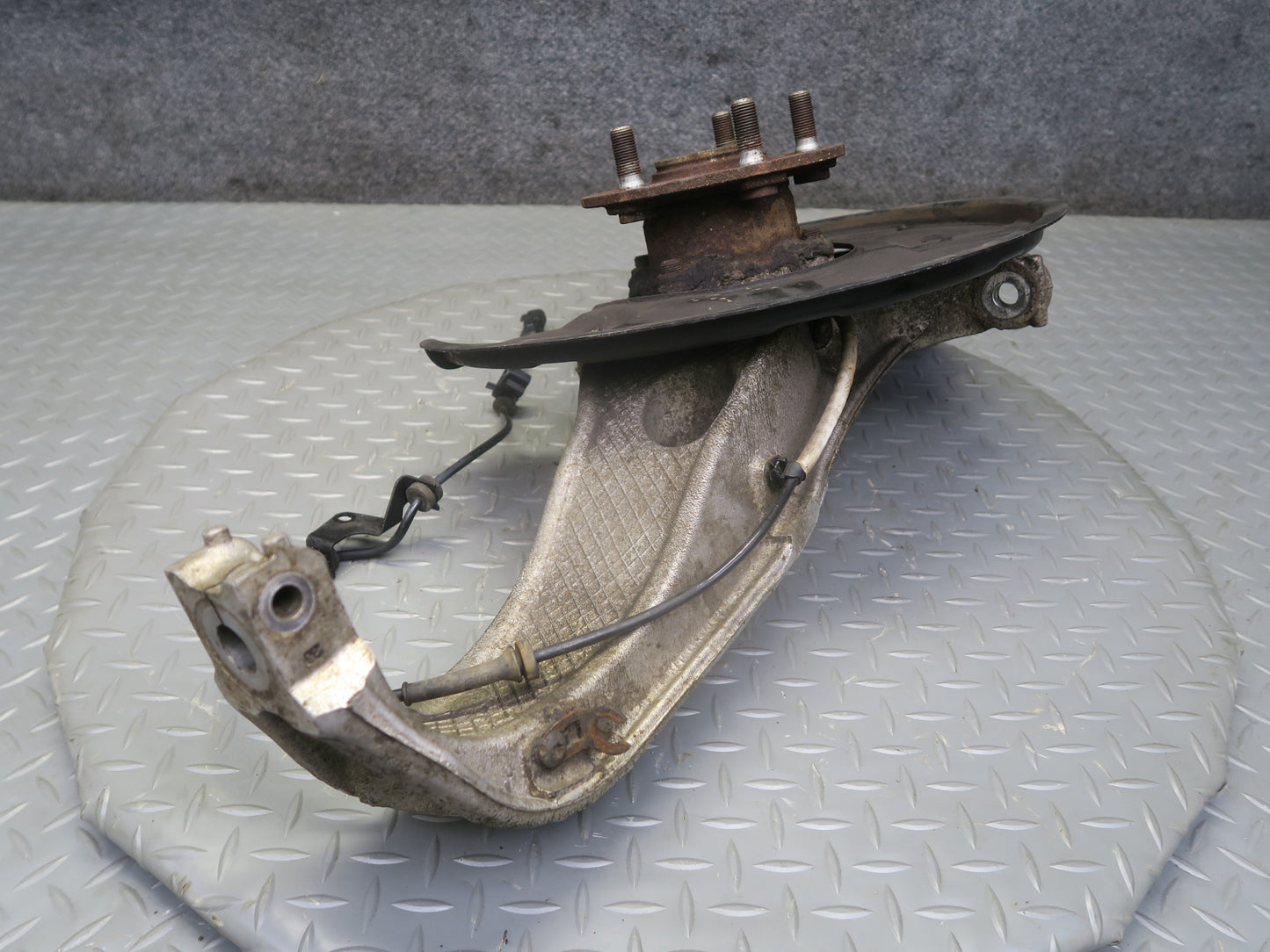 2016-2019 Tesla Model S 75D AWD Front Left Driver Side Spindle Knuckle Wheel Hub