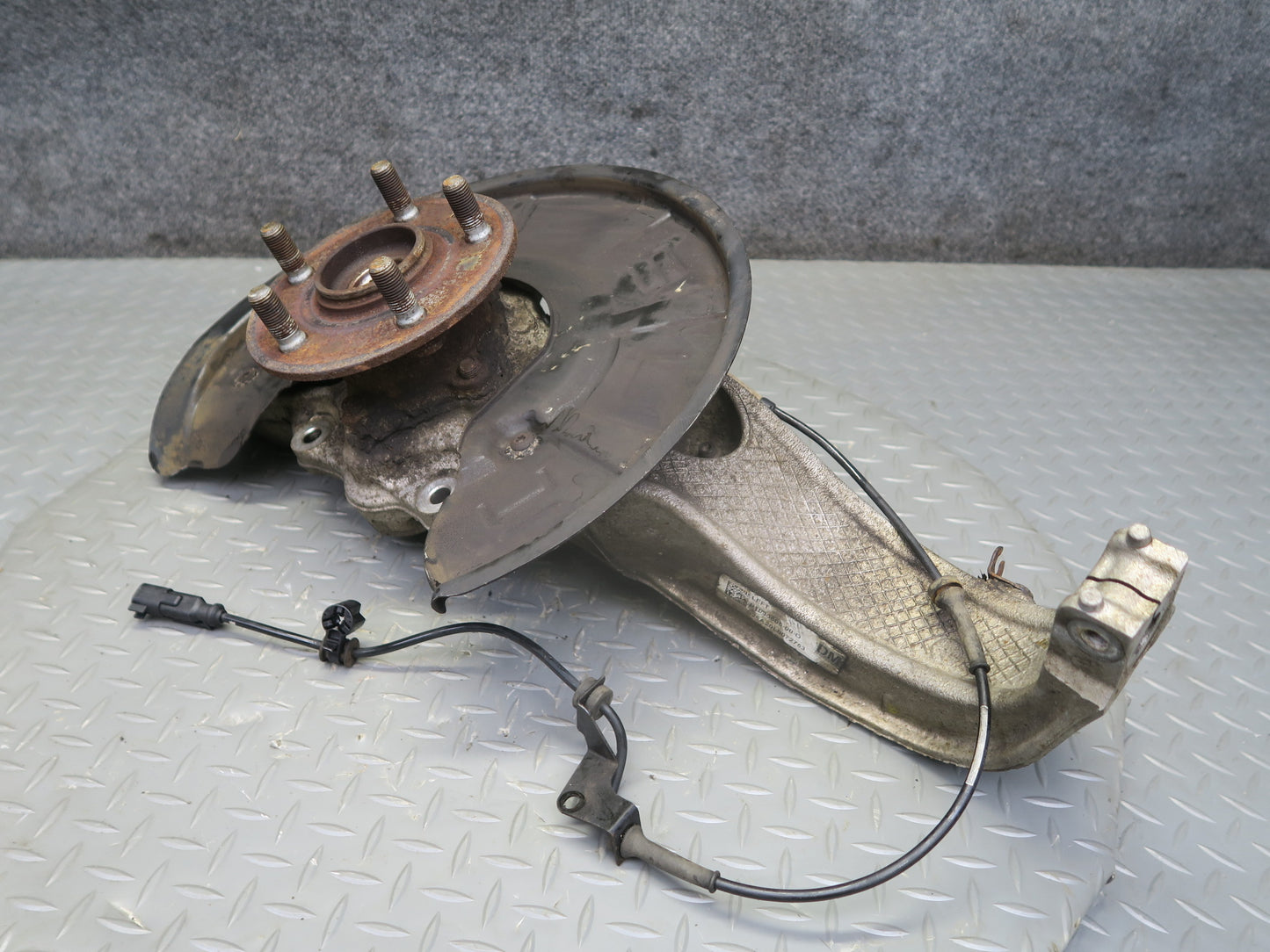 2016-2019 Tesla Model S 75D AWD Front Left Driver Side Spindle Knuckle Wheel Hub