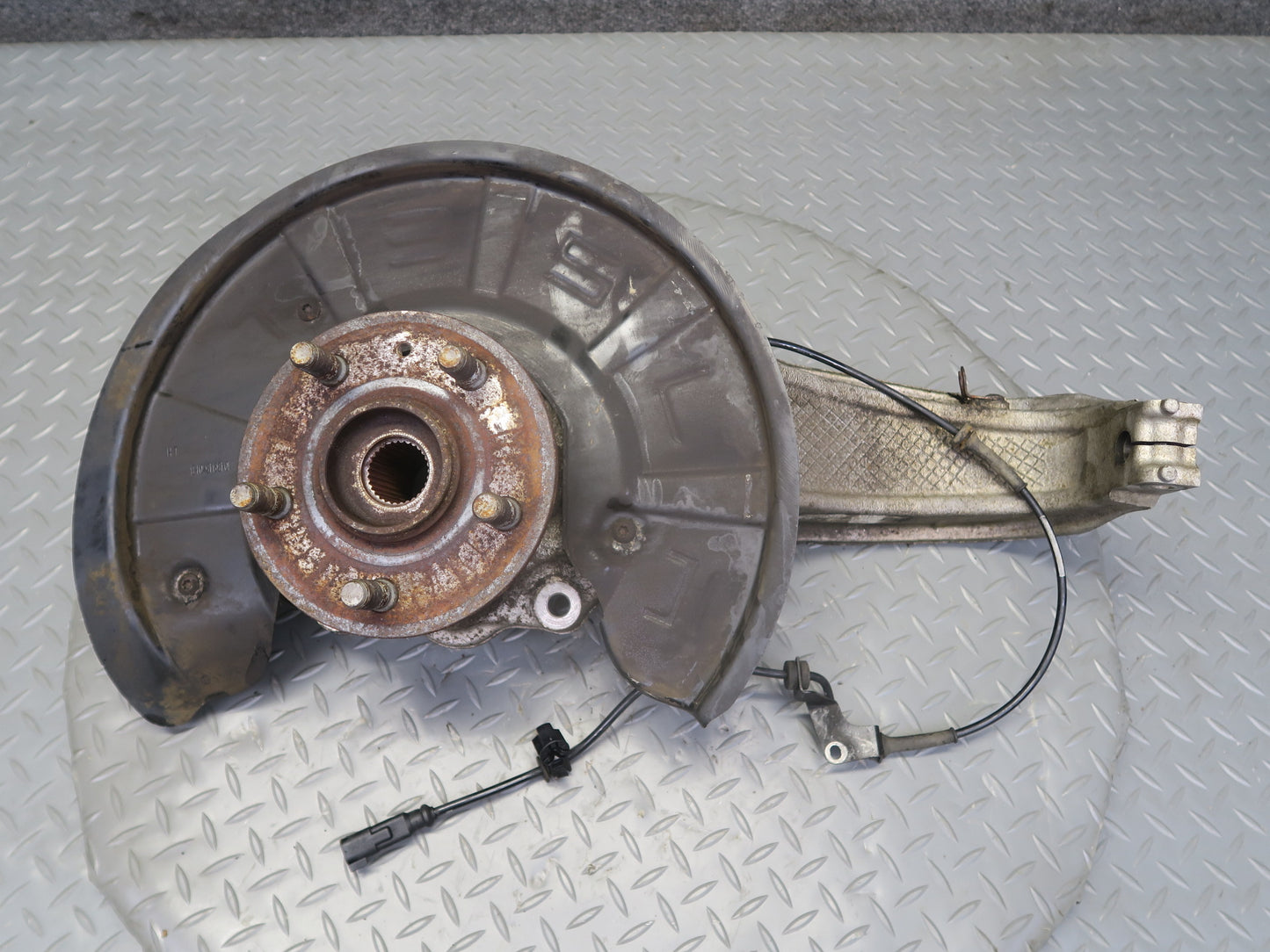2016-2019 Tesla Model S 75D AWD Front Left Driver Side Spindle Knuckle Wheel Hub