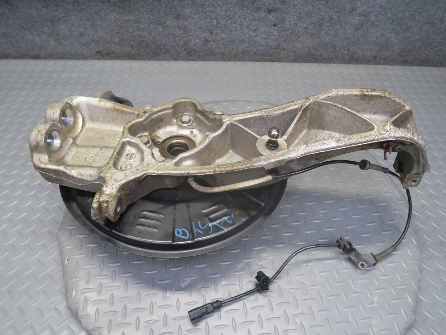 2016-2019 Tesla Model S 75D AWD Front Left Driver Side Spindle Knuckle Wheel Hub