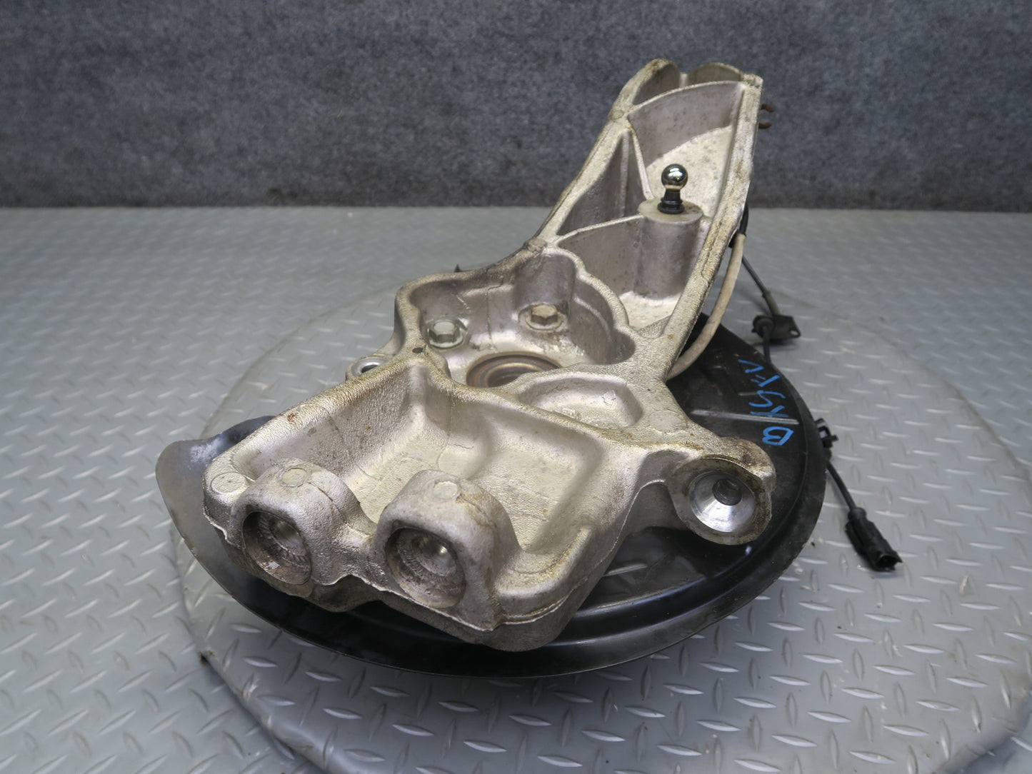 2016-2019 Tesla Model S 75D AWD Front Left Driver Side Spindle Knuckle Wheel Hub