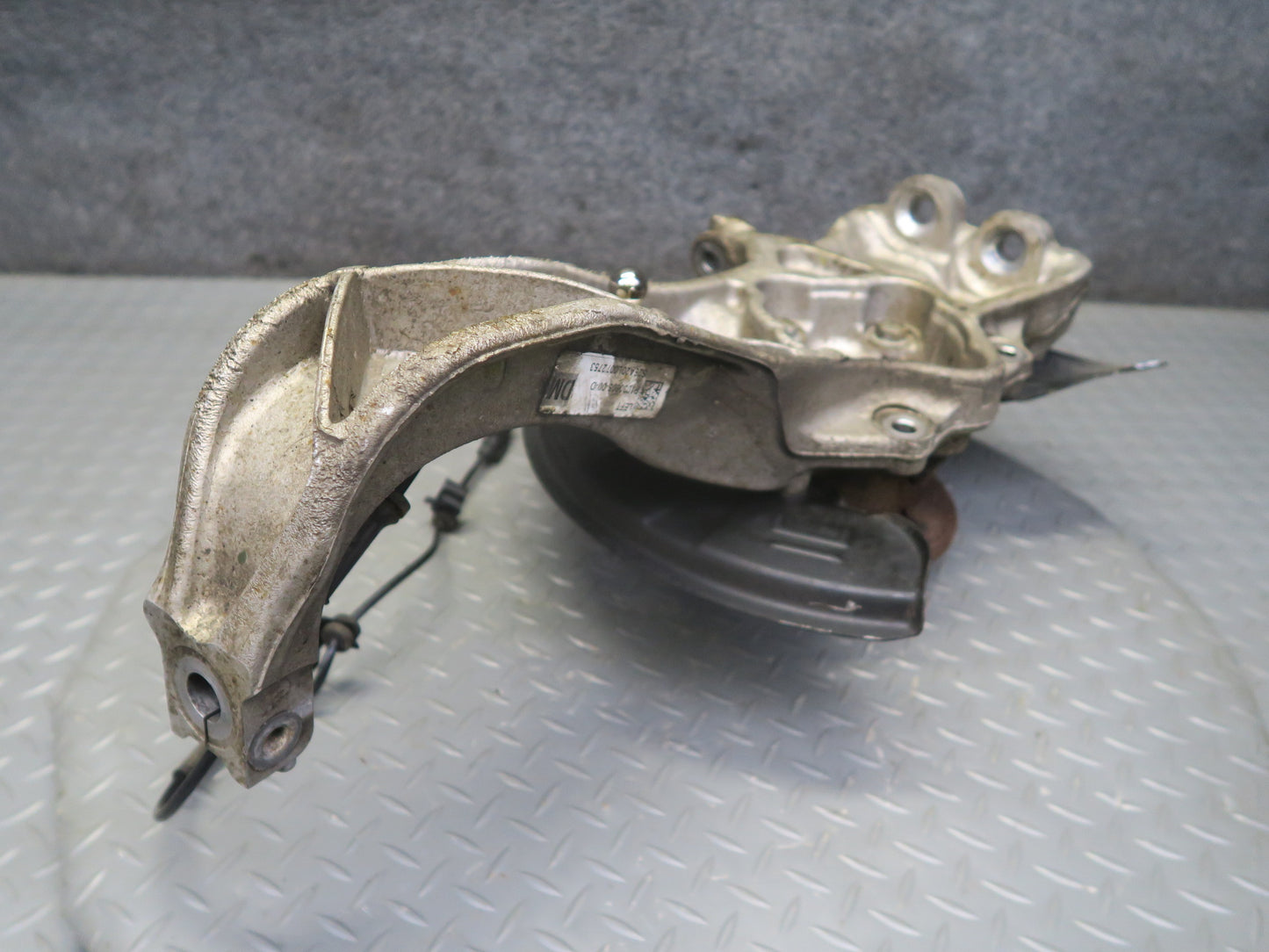 2016-2019 Tesla Model S 75D AWD Front Left Driver Side Spindle Knuckle Wheel Hub