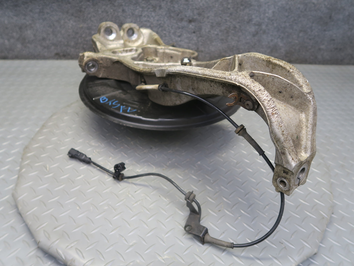 2016-2019 Tesla Model S 75D AWD Front Left Driver Side Spindle Knuckle Wheel Hub