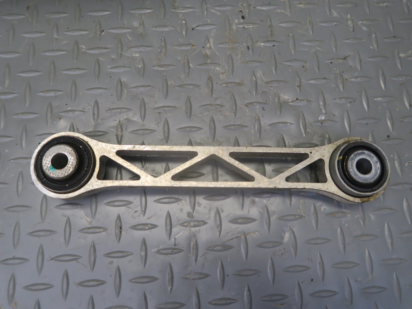 2016-2019 Tesla Model S 75D AWD Rear Left Side Upper & Lower Control Arm Set