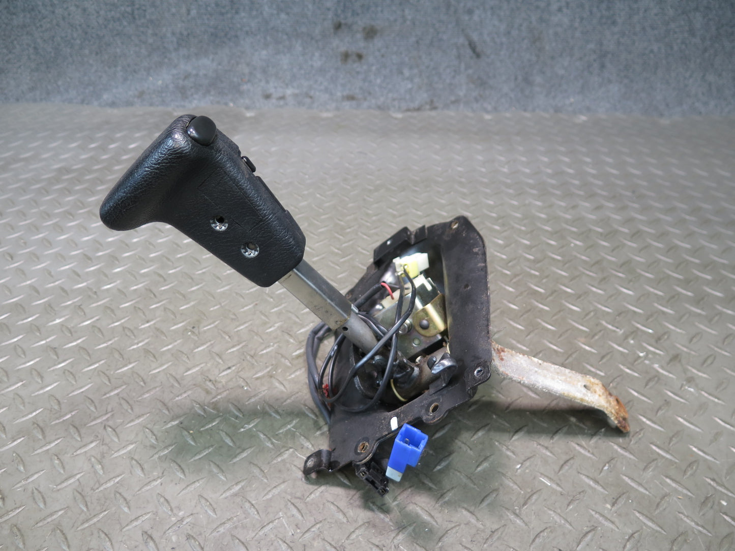 87-89 Nissan Z31 300ZX A/T Automatic Transmission Shifter Gear Selector OEM