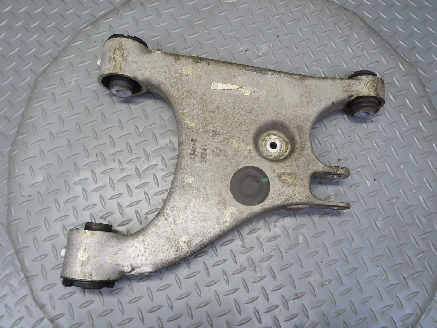 2016-2019 Tesla Model S 75D AWD Rear Right Side Upper & Lower Control Arm Set