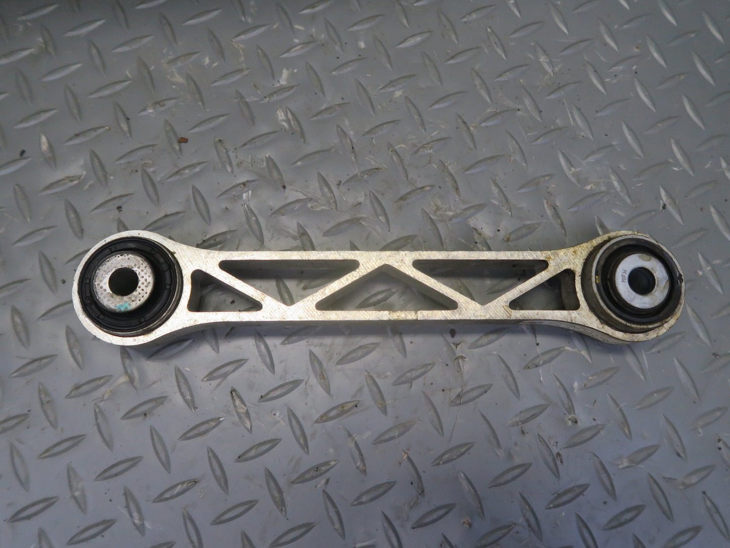 2016-2019 Tesla Model S 75D AWD Rear Right Side Upper & Lower Control Arm Set