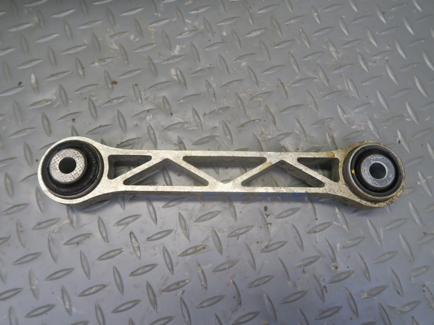 2016-2019 Tesla Model S 75D AWD Rear Right Side Upper & Lower Control Arm Set