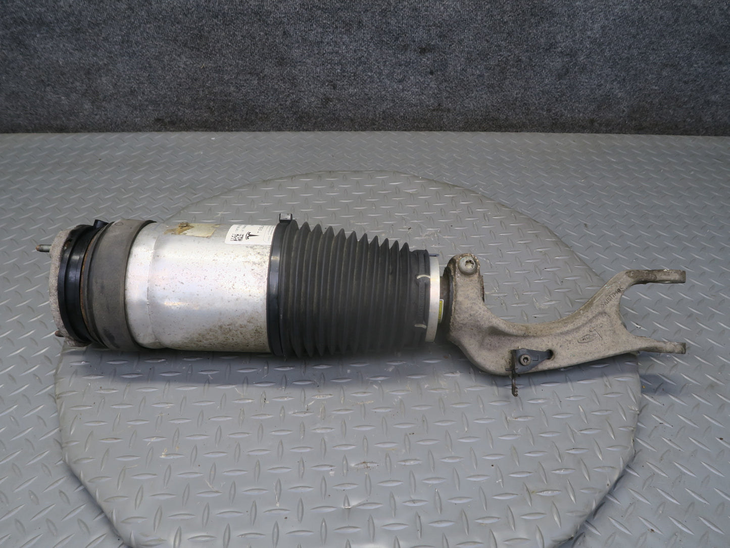 2016-2019 Tesla Model S 75D Front Left Driver Side Air Suspension Shock Strut