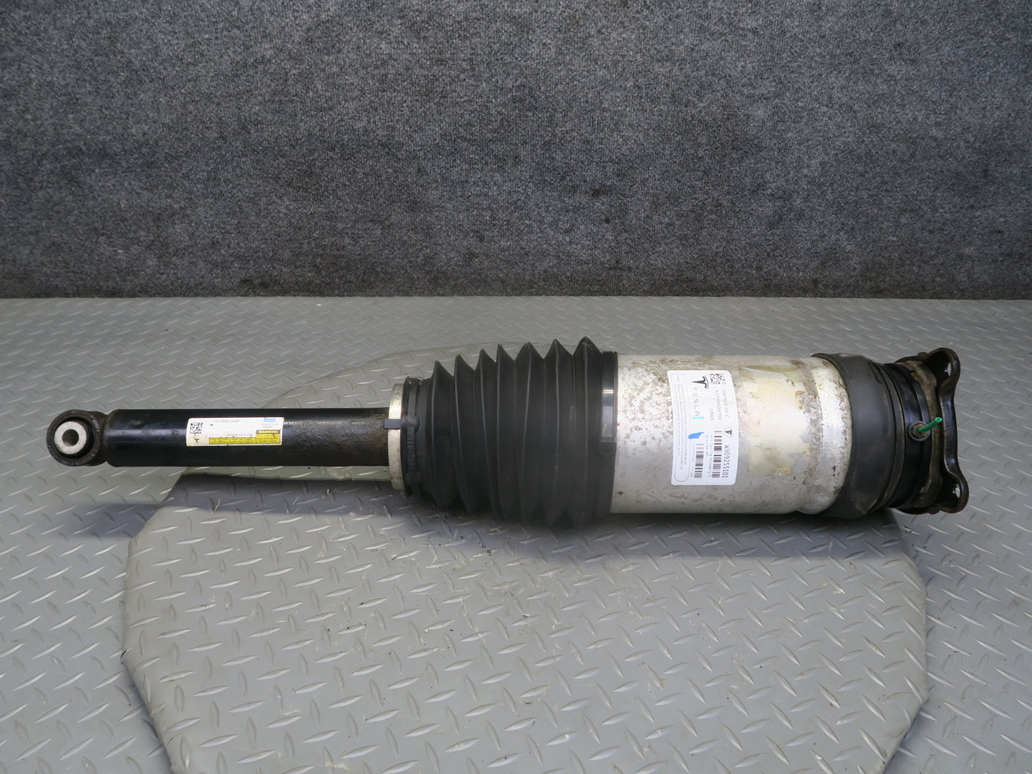 2016-2019 Tesla Model S 75D Rear Right Pass Side Air Suspension Shock Strut