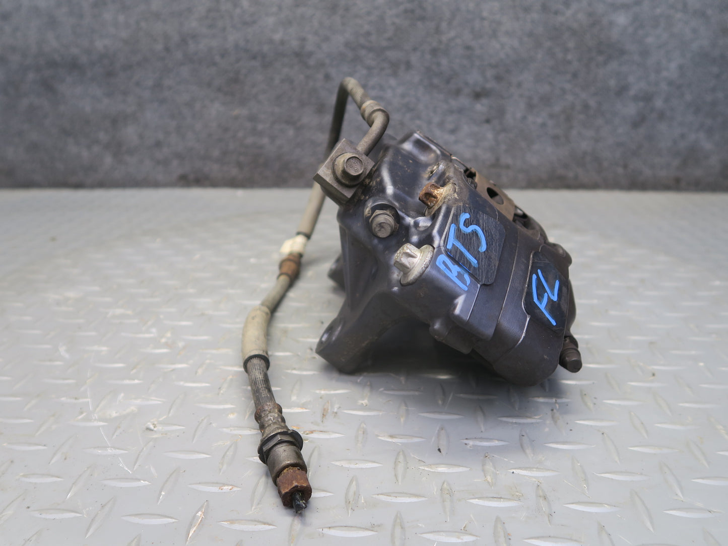2016-2019 Tesla Model S 75D AWD Front Left & Right Side Brake Caliper Set