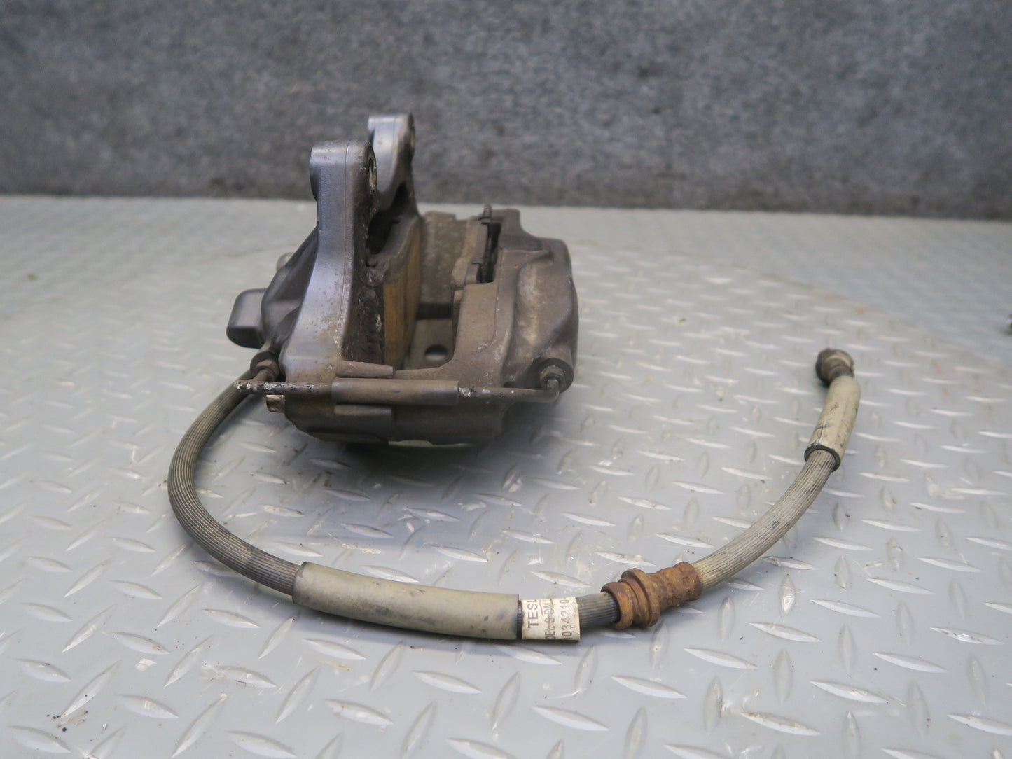 2016-2019 Tesla Model S 75D AWD Front Left & Right Side Brake Caliper Set
