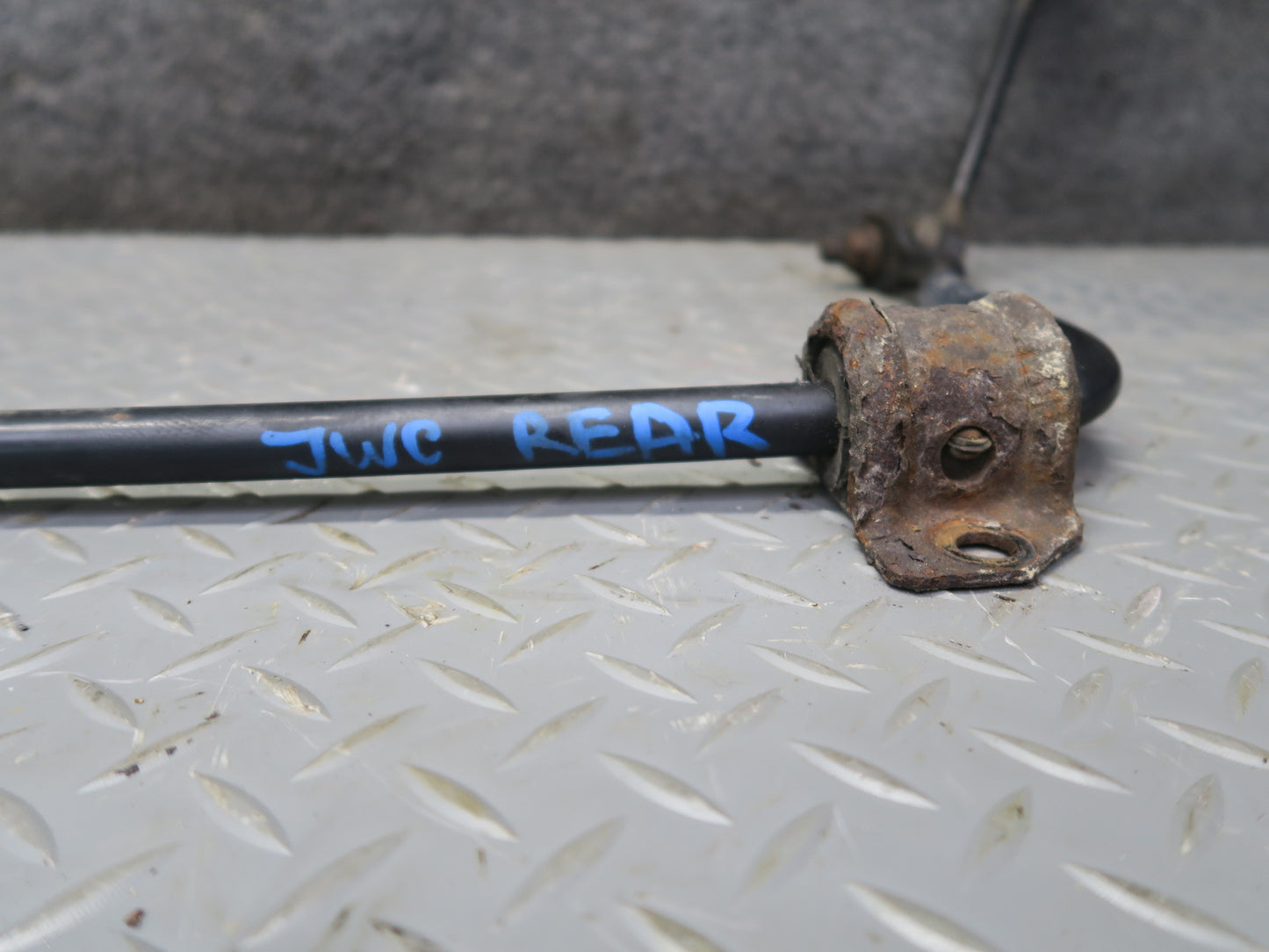 07-18 Jeep Wrangler JK Rear Anti Roll Skate Stabilizer Sway Bar OEM
