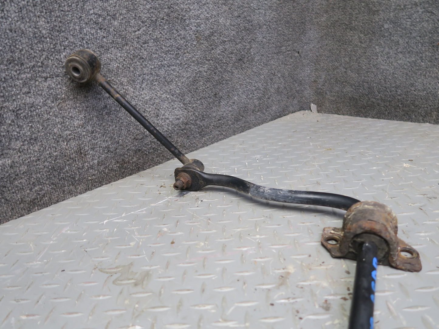 07-18 Jeep Wrangler JK Rear Anti Roll Skate Stabilizer Sway Bar OEM